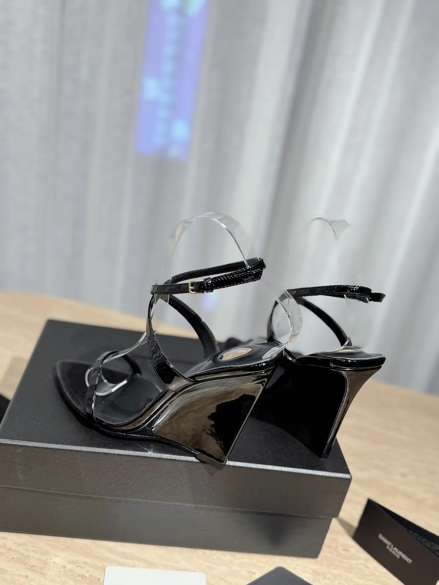 👟👟Ex-factory price 540👟👟 High version "SAINT LAUREN*" Saint Laurent YSL 25ss/spring and summer new catwalk style large rhinestone high-heeled shoes and sandals. Only YSL understands women's hearts best and does not accept refutation. It is a super invincible feminine artifact and a must-have for women (z-product full-body customization, own molded hardware accessories, perfect consistency). Compare the differences between pictures and goods on the market. ✔Upper: Customized imported silk ✔Lining: Imported 🐑Sheep leather ✔Sole: Imported genuine leather outsole ✔Heel height: 10.5cm ✔Number of yards: 35-39 (40, 41, 42 can be customized and non-returnable) (Full set of packaging)